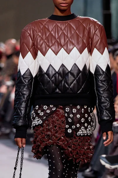 Look 8